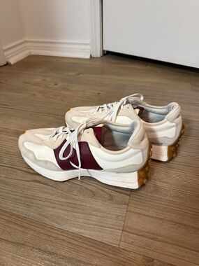 New Balance 327 Women's White and Burgundy Casual Sneakers size 8.5